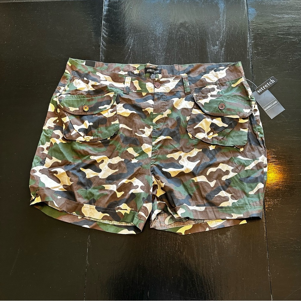 NWT Audrey Lane 3XL Camouflage Camo Green Brown Shorts Cargo Look
